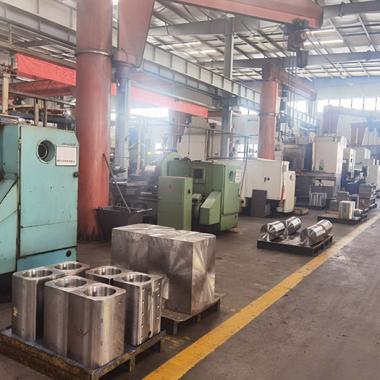 山東山源重工機(jī)械有限公司-車(chē)間一角